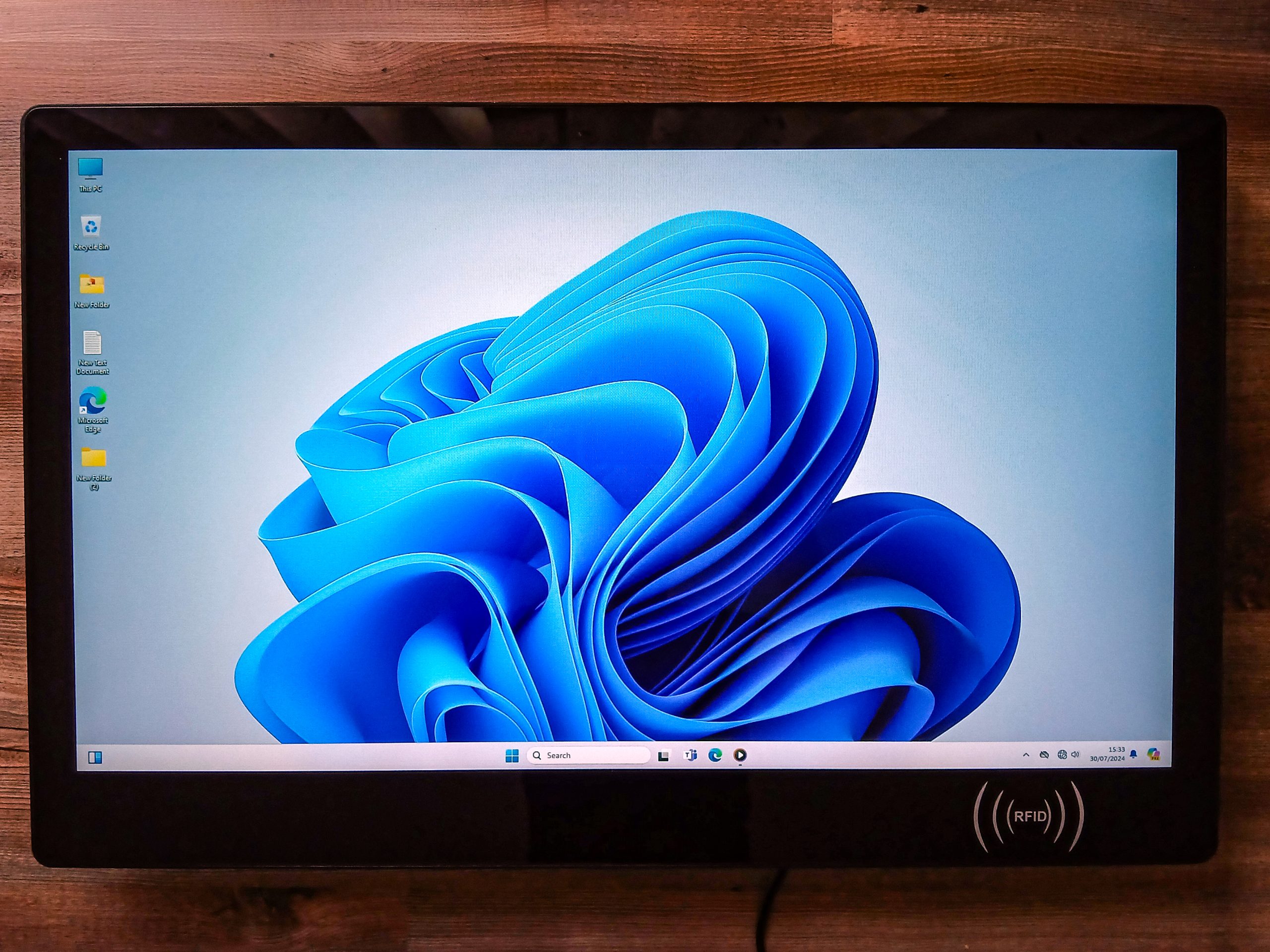 32" érintőképernyős panel PC beépített RFID olvasóval